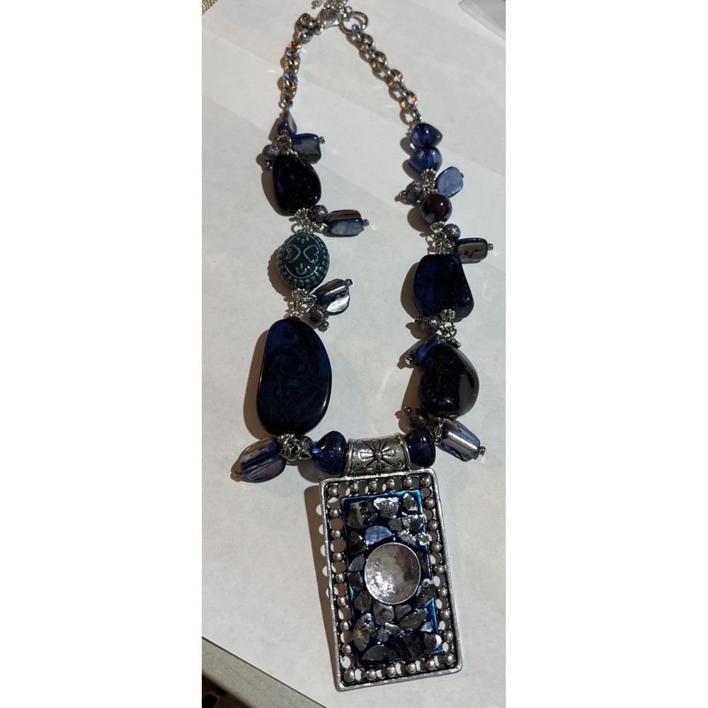 Draper's & Damon's Singing the Blues Beaded Pendant Necklace Boho Statement